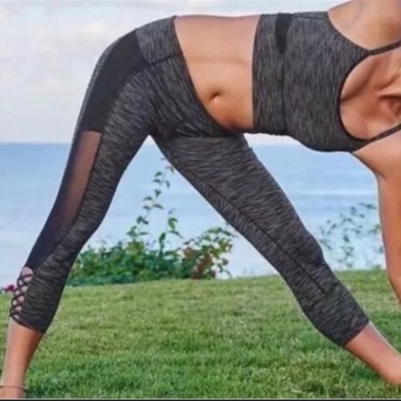 Athleta Mind Over Matter Carpi Leggings Space Dye Heathered Gray Striped… - Picture 8 of 8